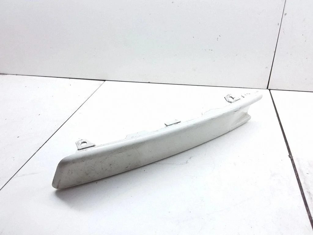 Esistange nurgaosa – Volkswagen Passat B6 (2005-2010)