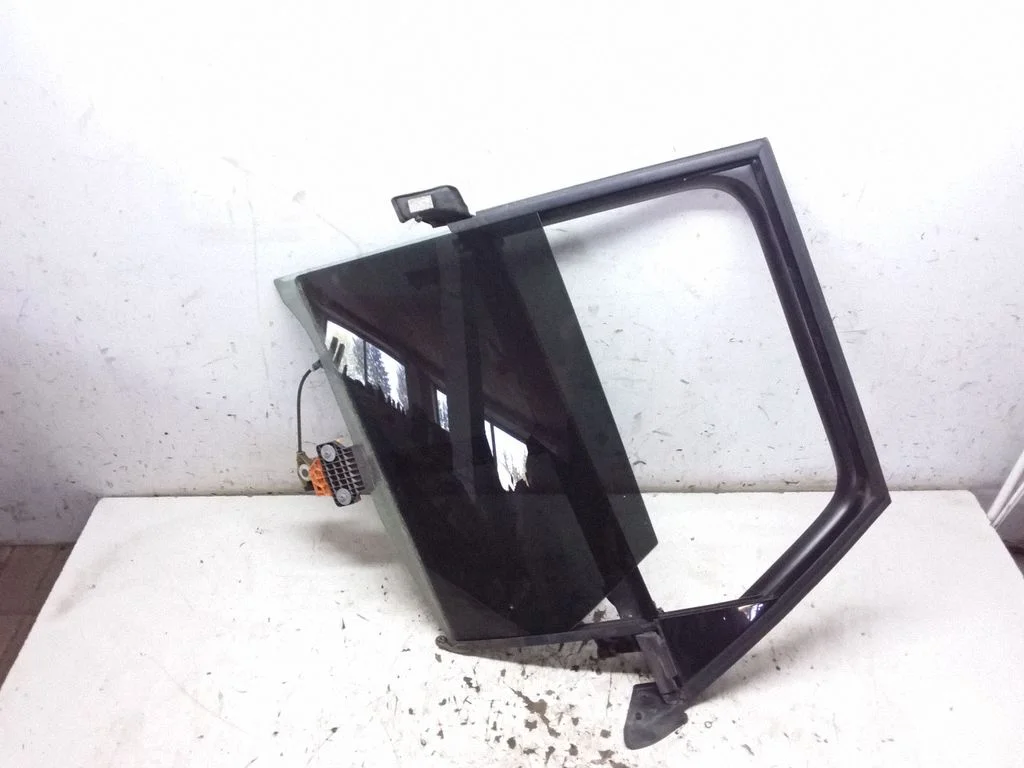 Tagaukse klaasi raam – Audi A4 S4 B6 8E 8H (2001-2005)