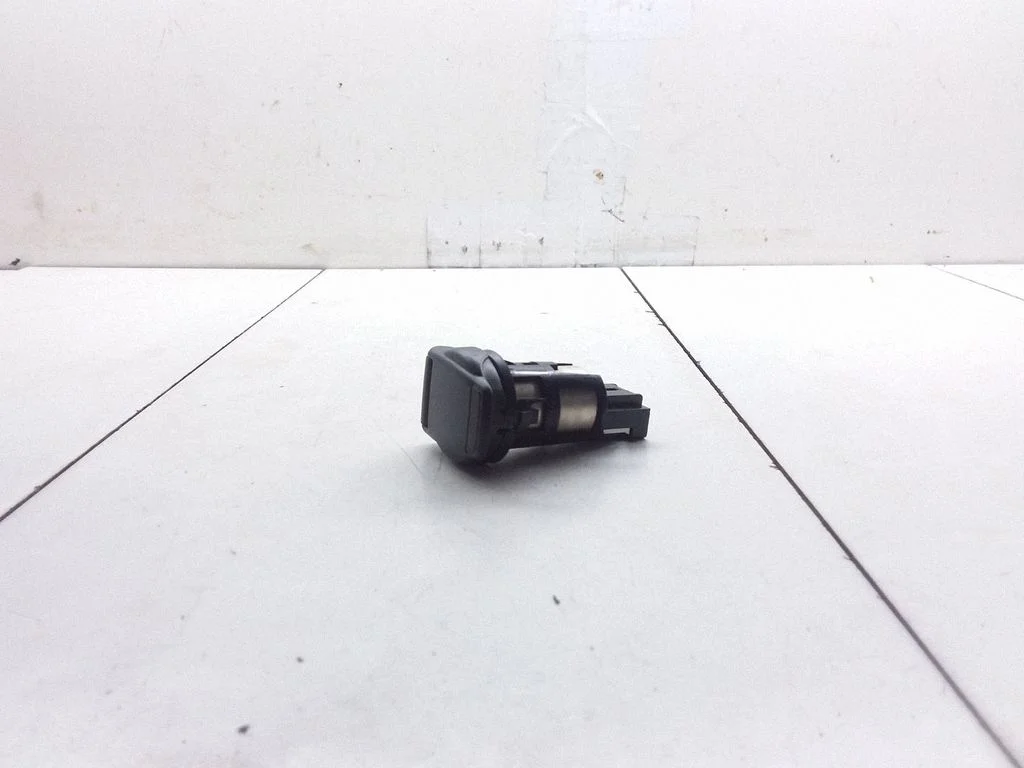 12 V Socket (front) – Renault Master III (2010-2024)