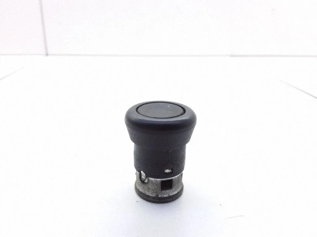 12 V Socket (front)