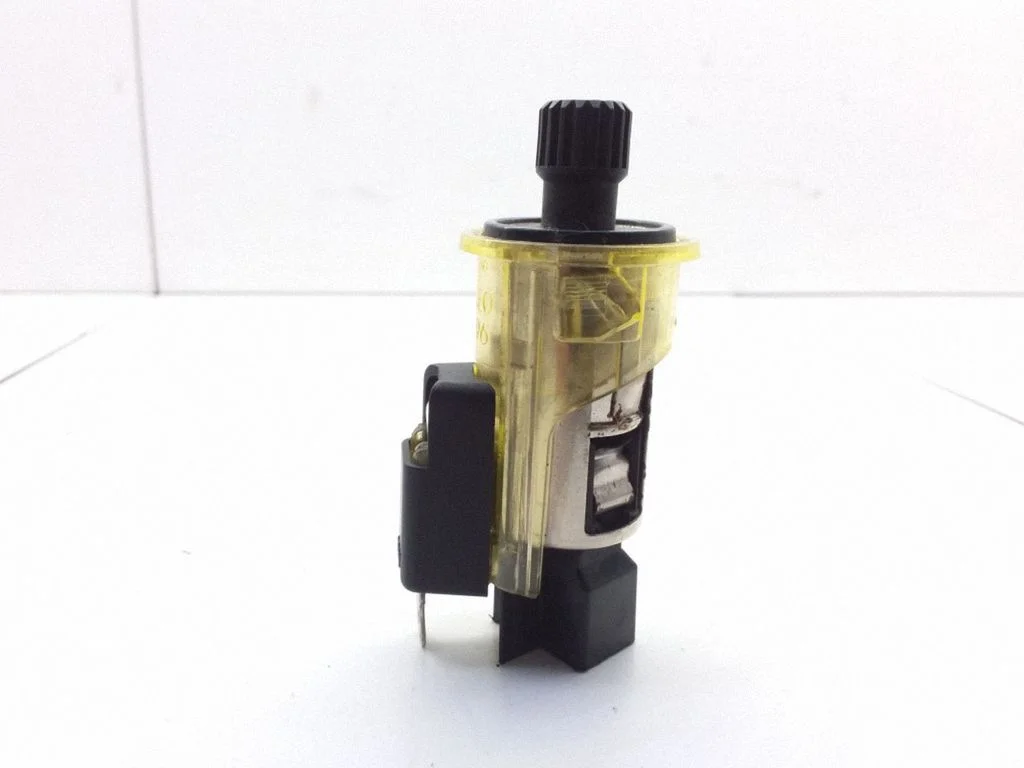 12 V Socket (front)