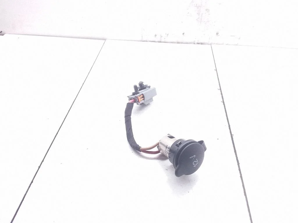 12 V ligzda (aizmugurē) – Ford C-MAX II (2010-2019)