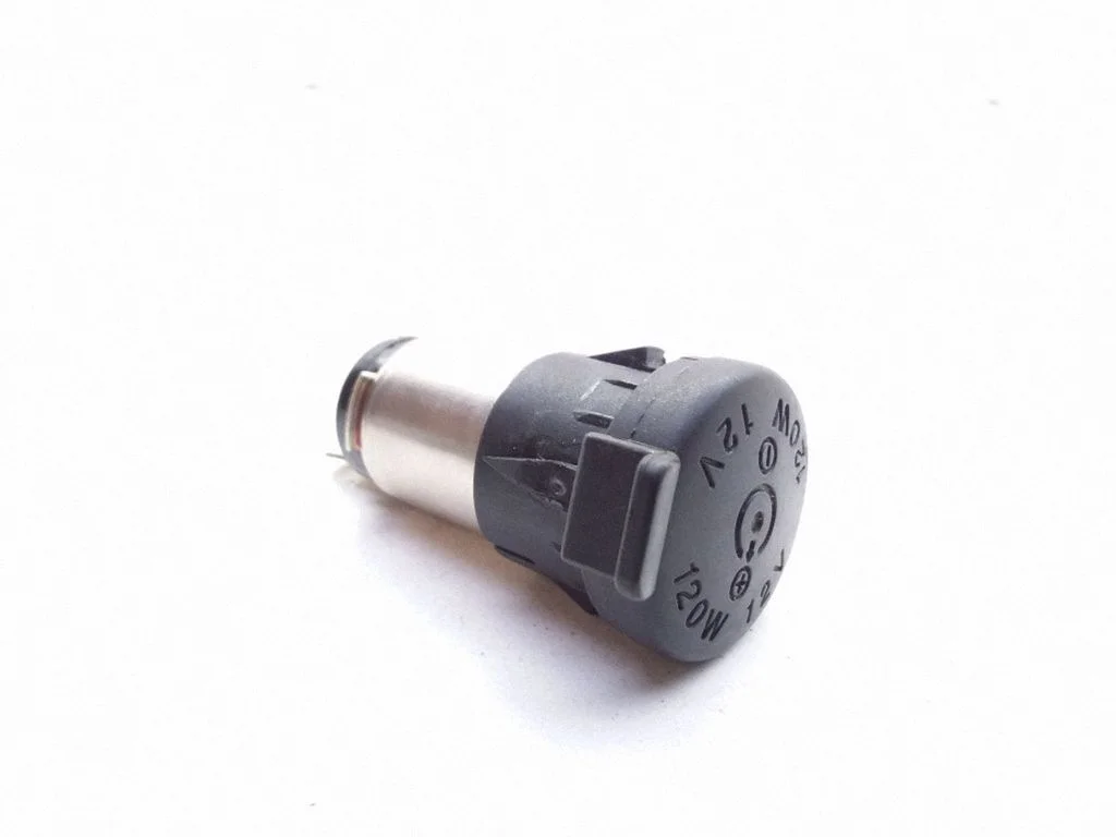 12 V Socket (rear)
