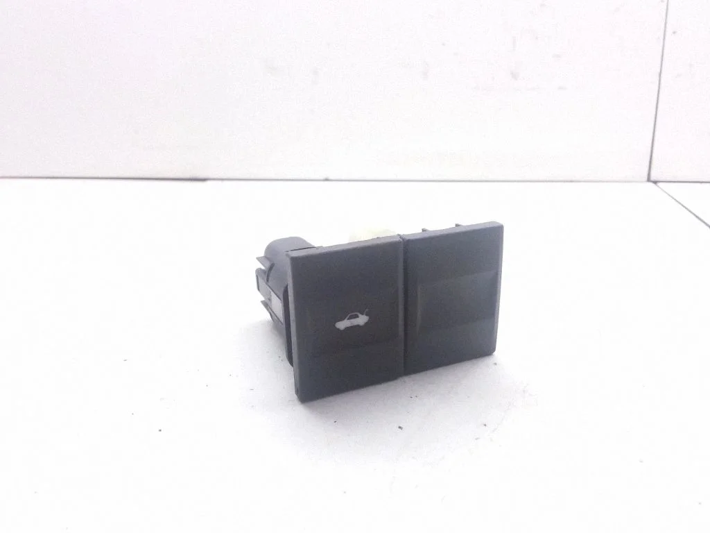 Tailgate opening switch – Ford Mondeo Mk III (2000-2007)