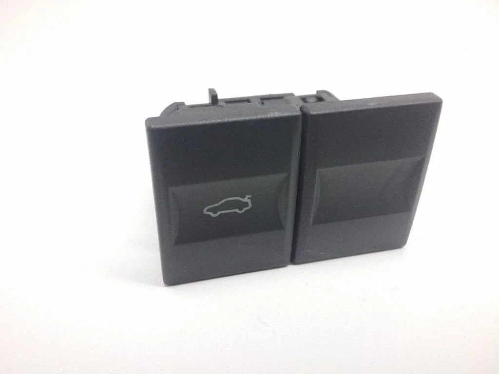 Tailgate opening switch – Ford Mondeo Mk III (2000-2007)