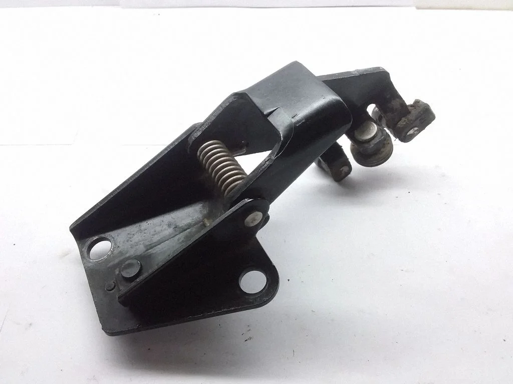 Sliding door middle roller runner