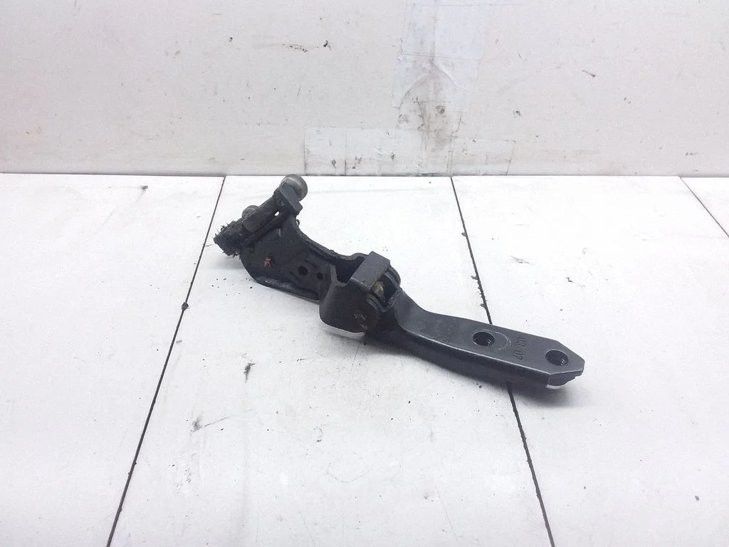 Sliding door middle roller runner – Volkswagen Caddy (2011-2016)