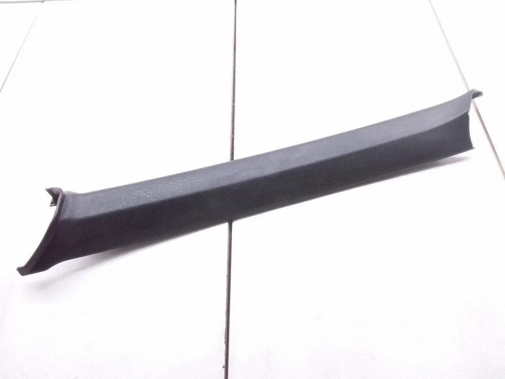 Front door glass trim molding 13337445