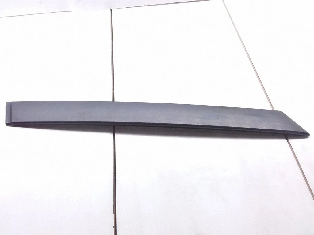 Front door glass trim molding 13281778