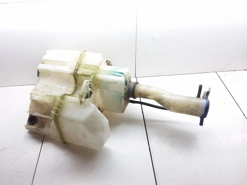 Lamp washer fluid tank – Volvo S80 (1999-2003)