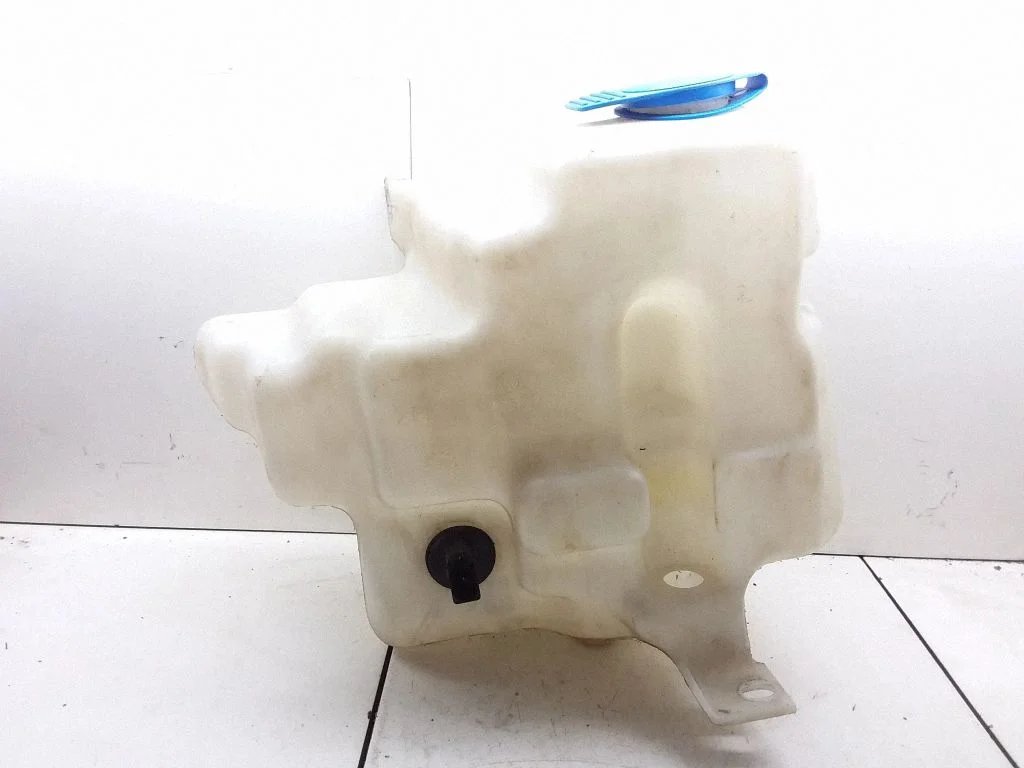 Lamp washer fluid tank – Volkswagen Golf IV (1998-2005)