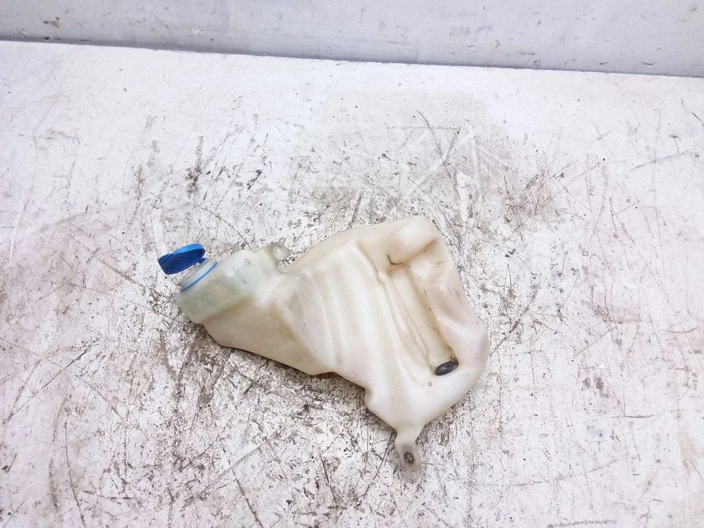 Lamp washer fluid tank