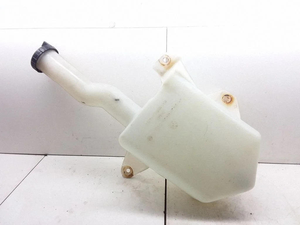 Lamp washer fluid tank – Ford Mondeo Mk III (2000-2007)