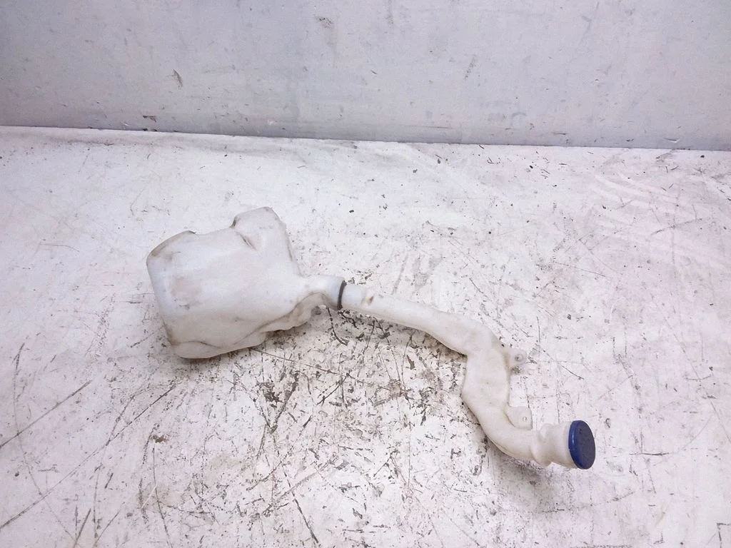Lamp washer fluid tank – Peugeot 207 CC (2007-2014)