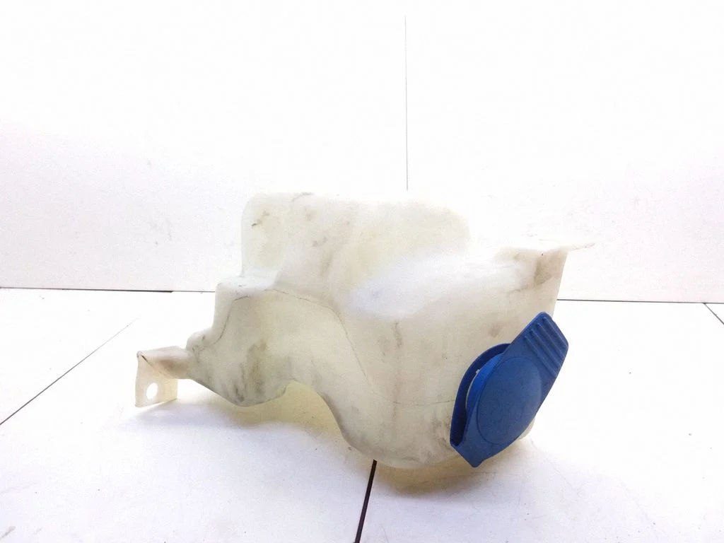 Lamp washer fluid tank – Skoda Octavia Mk1 (1U) (1996-2004)