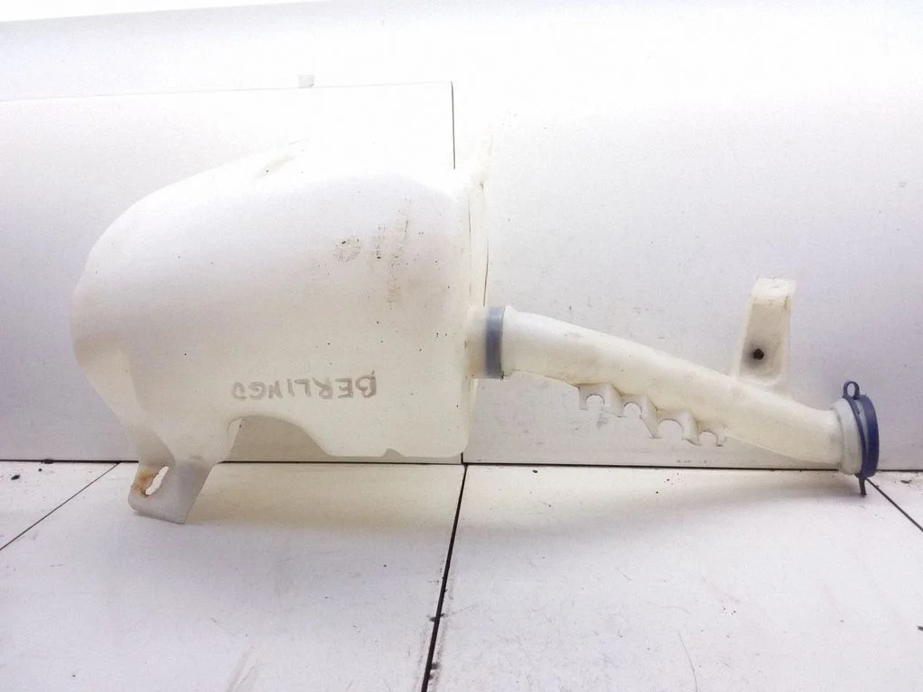 Lamp washer fluid tank – Citroen Berlingo (1996-2002)