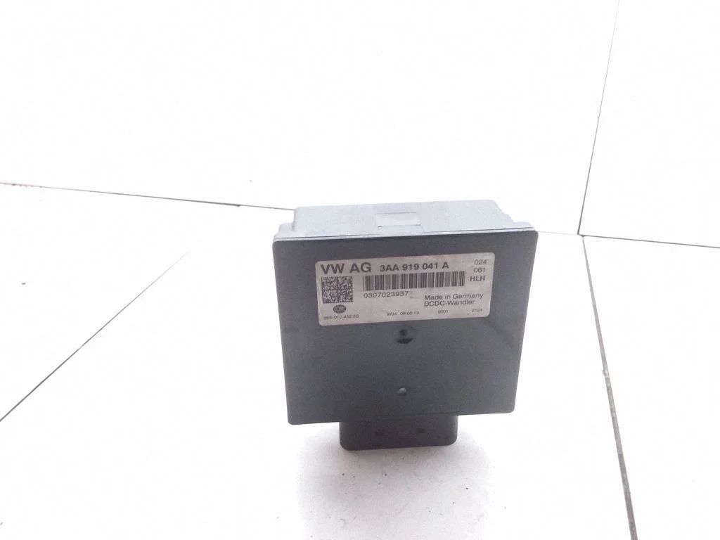 Voltage converter/converter module – Volkswagen Transporter - Caravelle T5 (2003-2015)