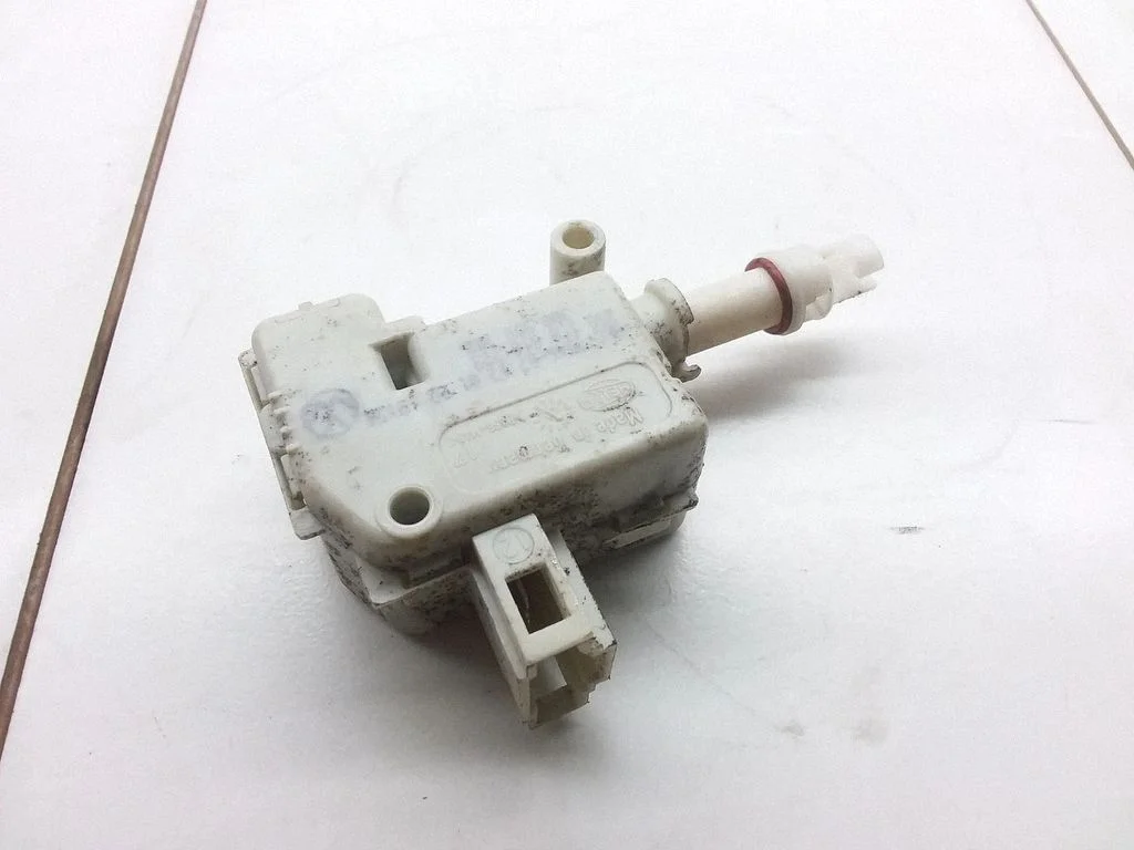 Fuel tank cap lock motor 1C0810773
