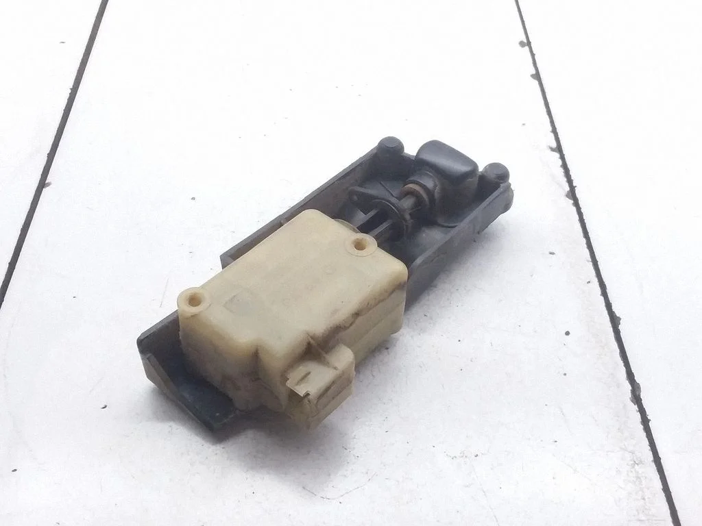 Kütusepaagi korgi luku mootor – Volvo S60 (2001-2004)