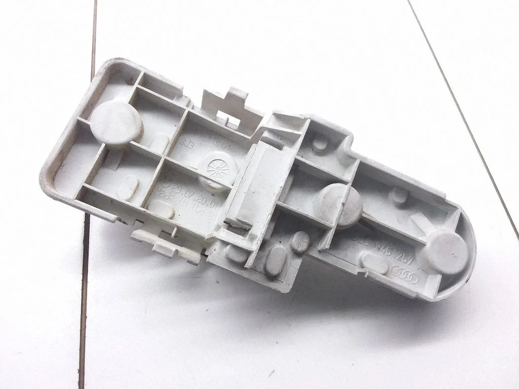 Pokrywa oprawki lampy tylnej – Audi A3 S3 8L (1996-2003)
