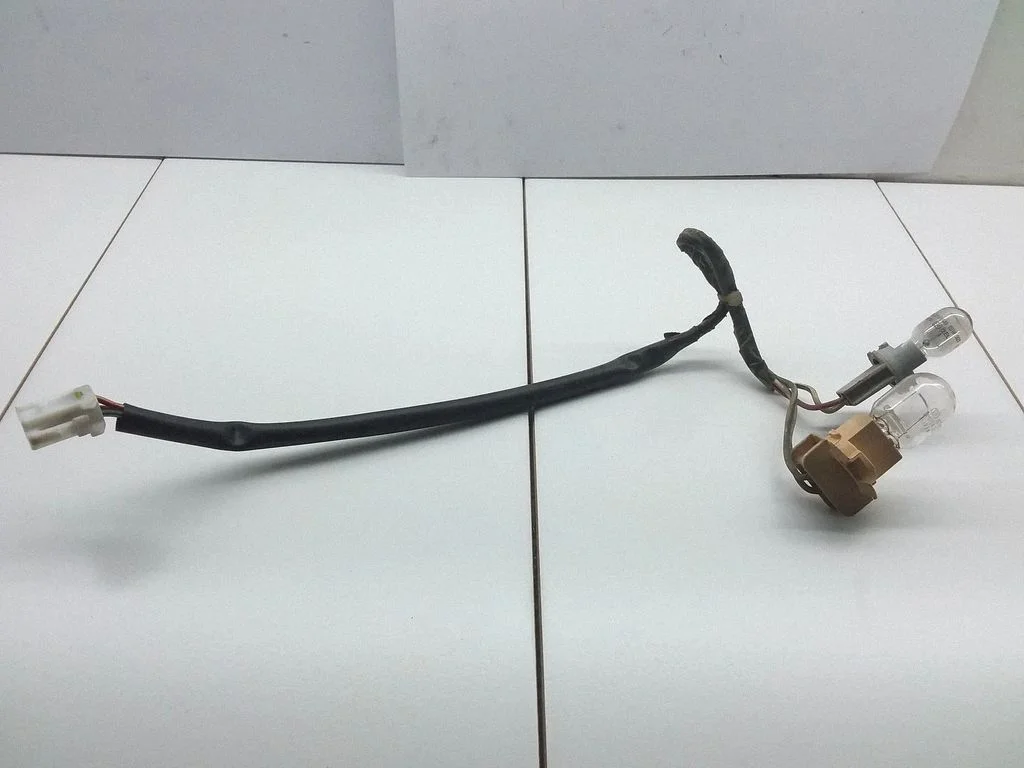 Aizmugurējā luktura spuldzes pārsegs (ligzda) 12V21W7440