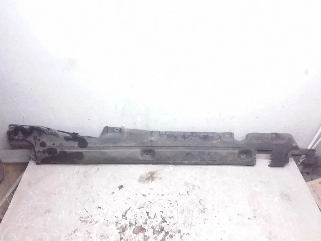 Side bottom protection 7L0825212A