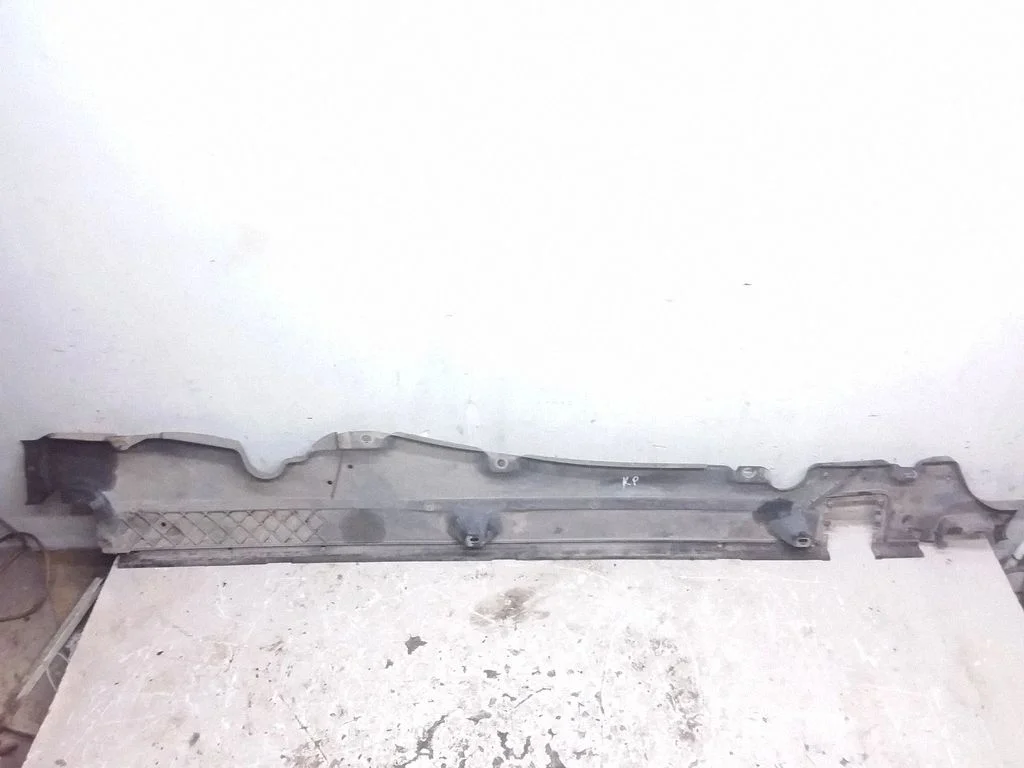 Külgmine põhjakaitse 7L0825211B