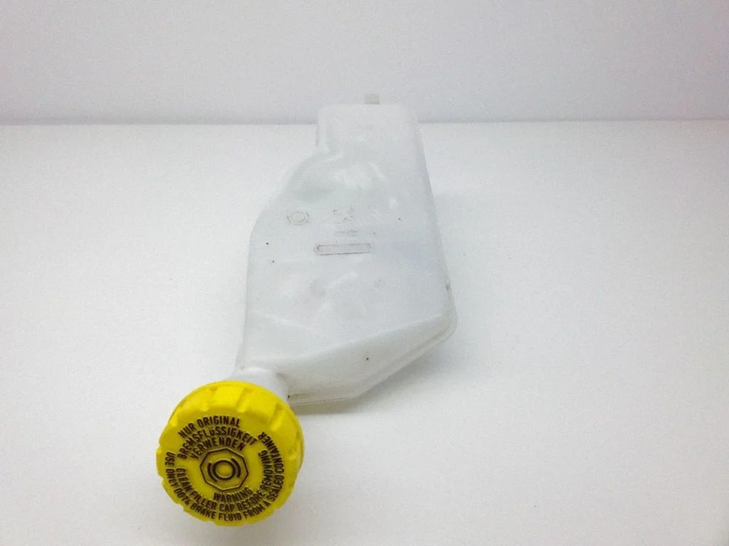 Brake fluid reservoir – Citroen C4 Grand Picasso (2013-2018)