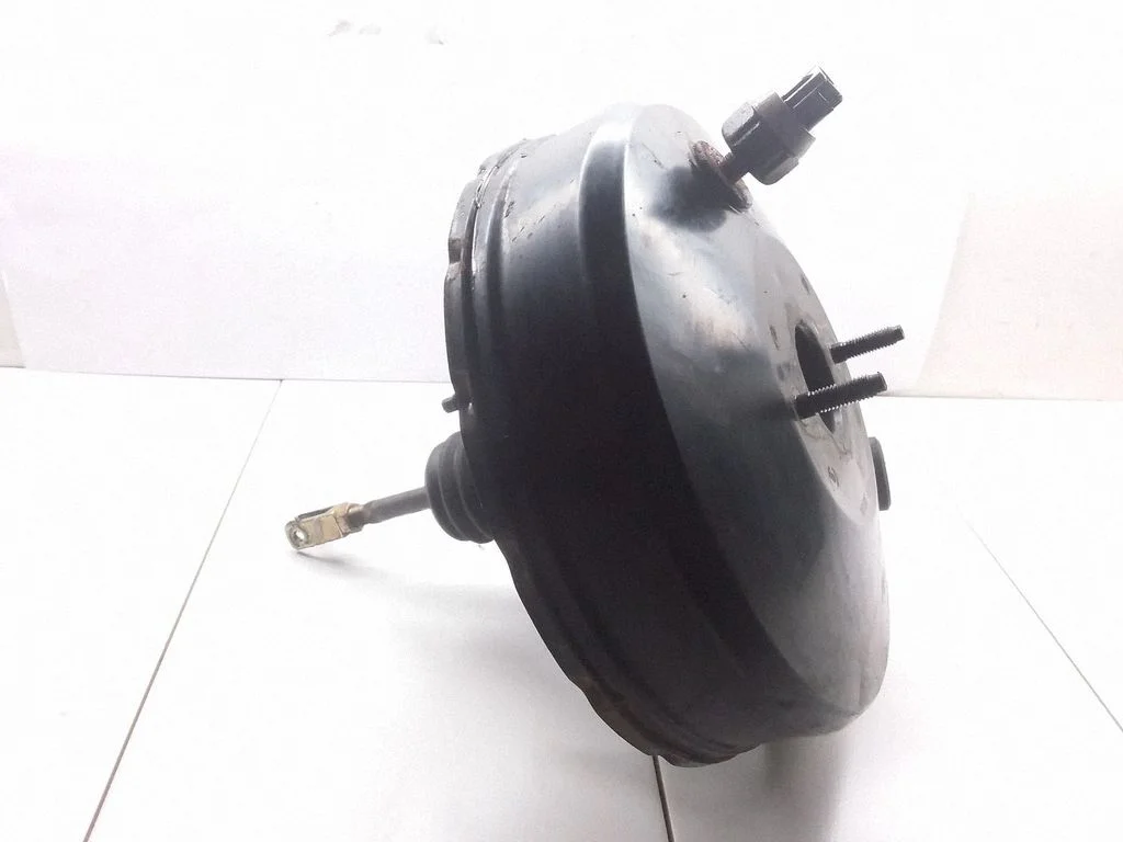 Brake booster – Toyota Avensis Verso (2001-2009)