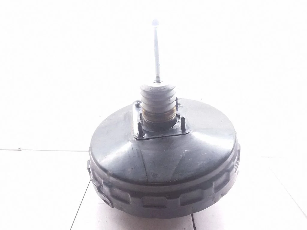 Brake booster – Volkswagen Touareg I (2002-2010)