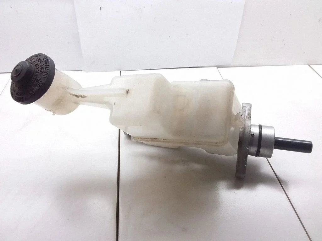 Master brake cylinder – Toyota Corolla Verso E121 (2001-2004)