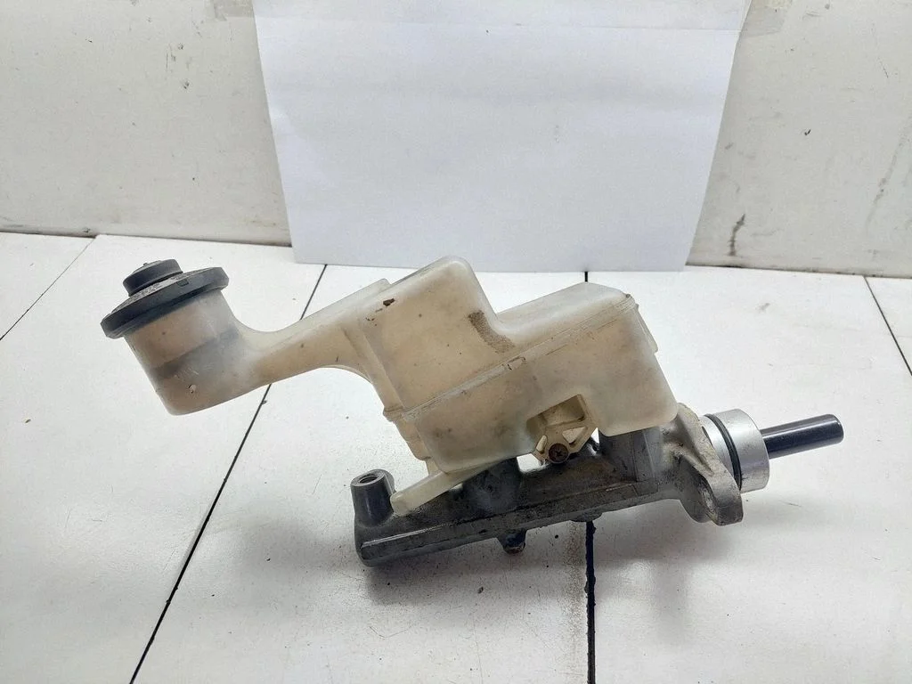 Master brake cylinder – Toyota Corolla Verso E121 (2001-2004)