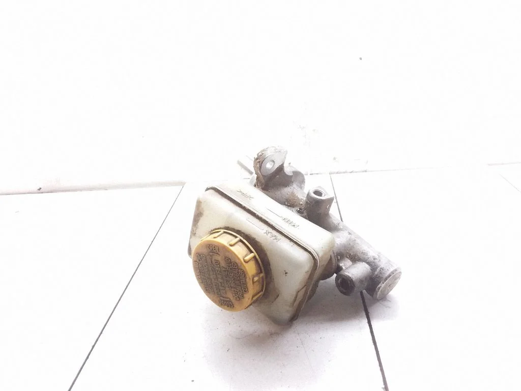 Master brake cylinder – Subaru Legacy (2004-2006)