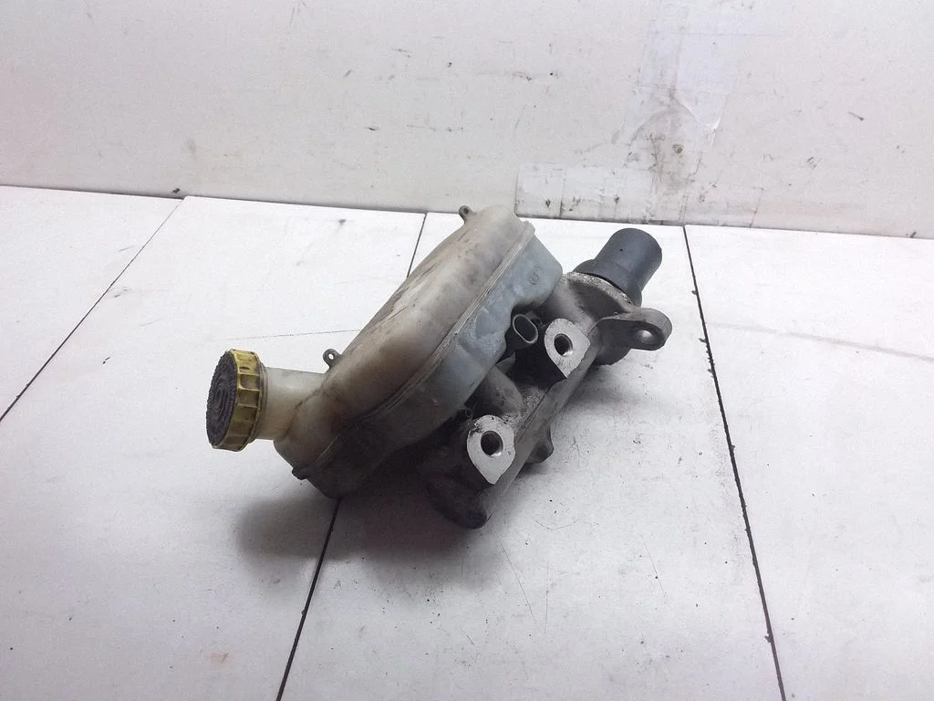 Master brake cylinder – Chrysler Voyager (2004-2007)