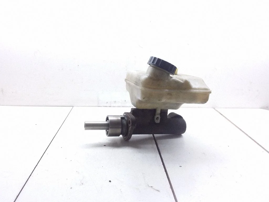 Master brake cylinder – Mercedes-Benz Sprinter W901 W902 W903 W904 (1995-2007)