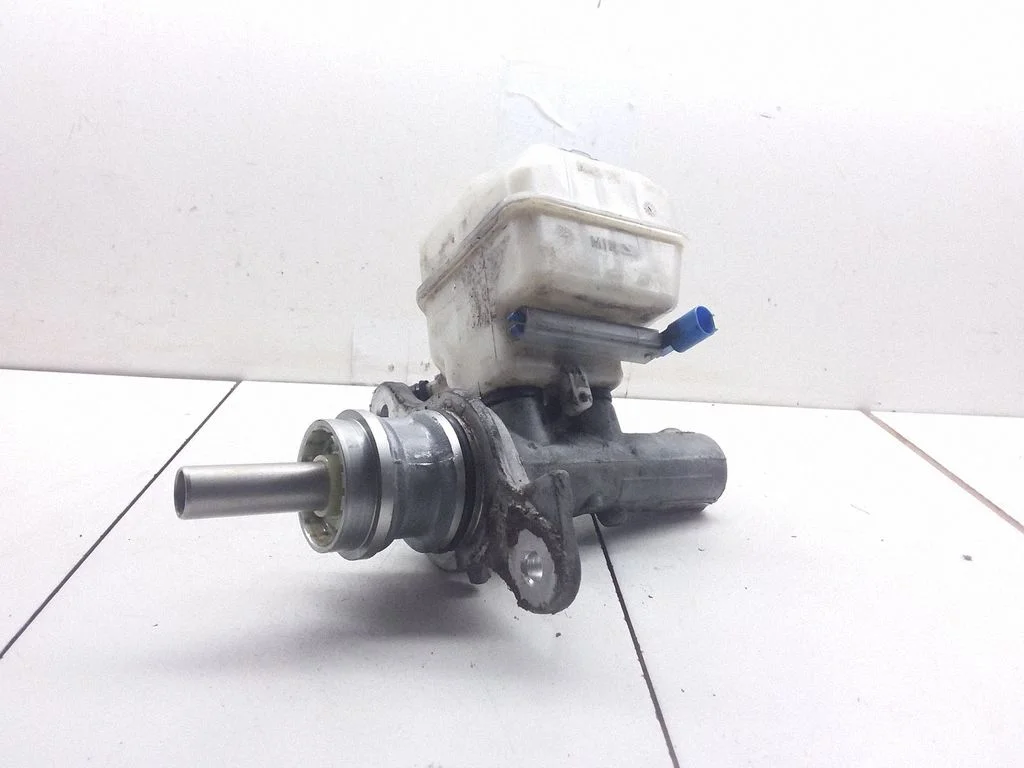 Master brake cylinder – Mercedes-Benz Sprinter W906 (2006-2018)