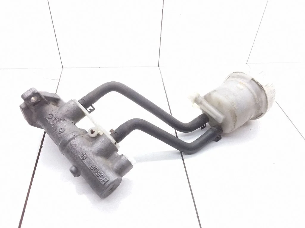 Master brake cylinder – Mitsubishi Space Star (1998-2005)