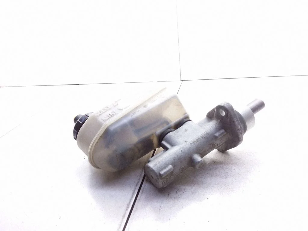 Master brake cylinder – Renault Megane I (1995-2002)