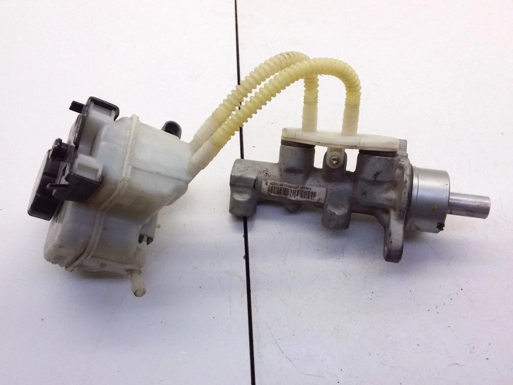 Master brake cylinder 020405115
