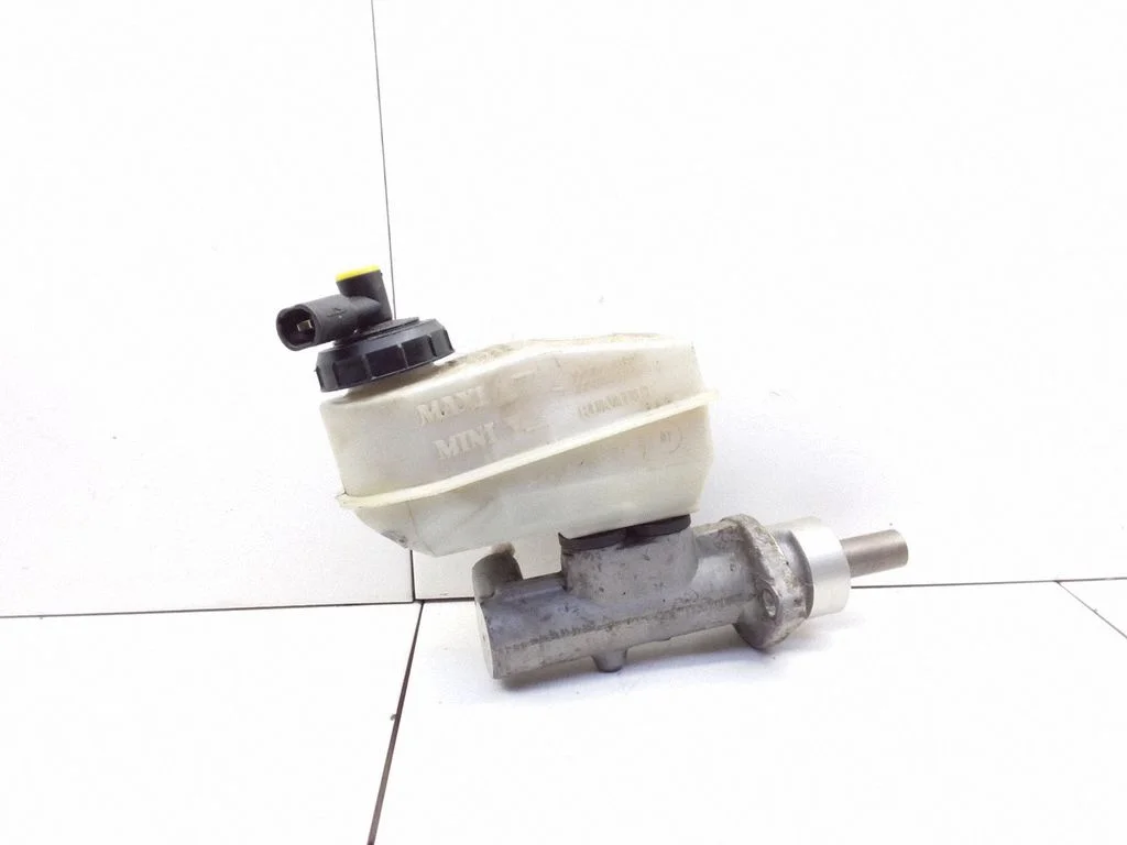 Master brake cylinder – Renault Megane I (1995-2002)