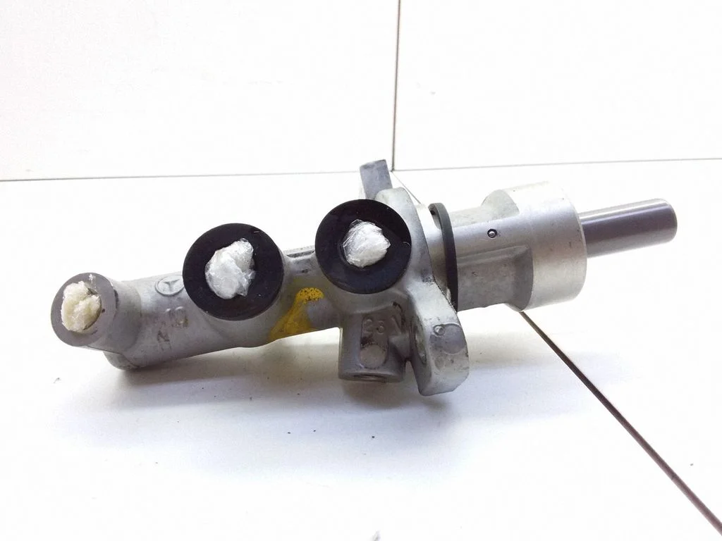 Master brake cylinder – Mercedes-Benz C-Class AMG W202 (1993-2000)