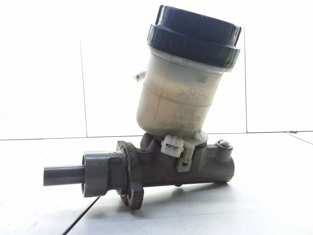 Master brake cylinder – Volvo S40, V40 (1995-2004)