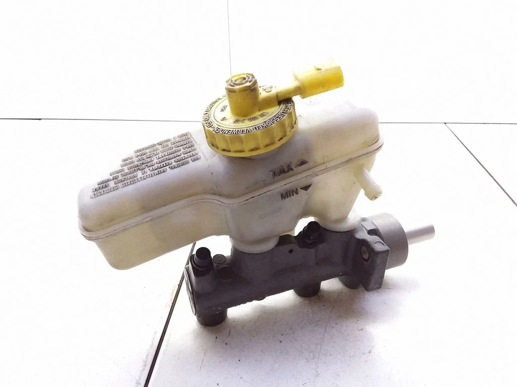 Master brake cylinder 0204221731