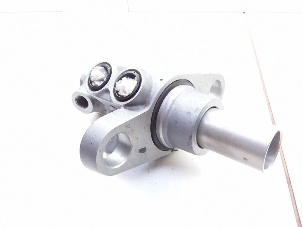 Master brake cylinder 41550110