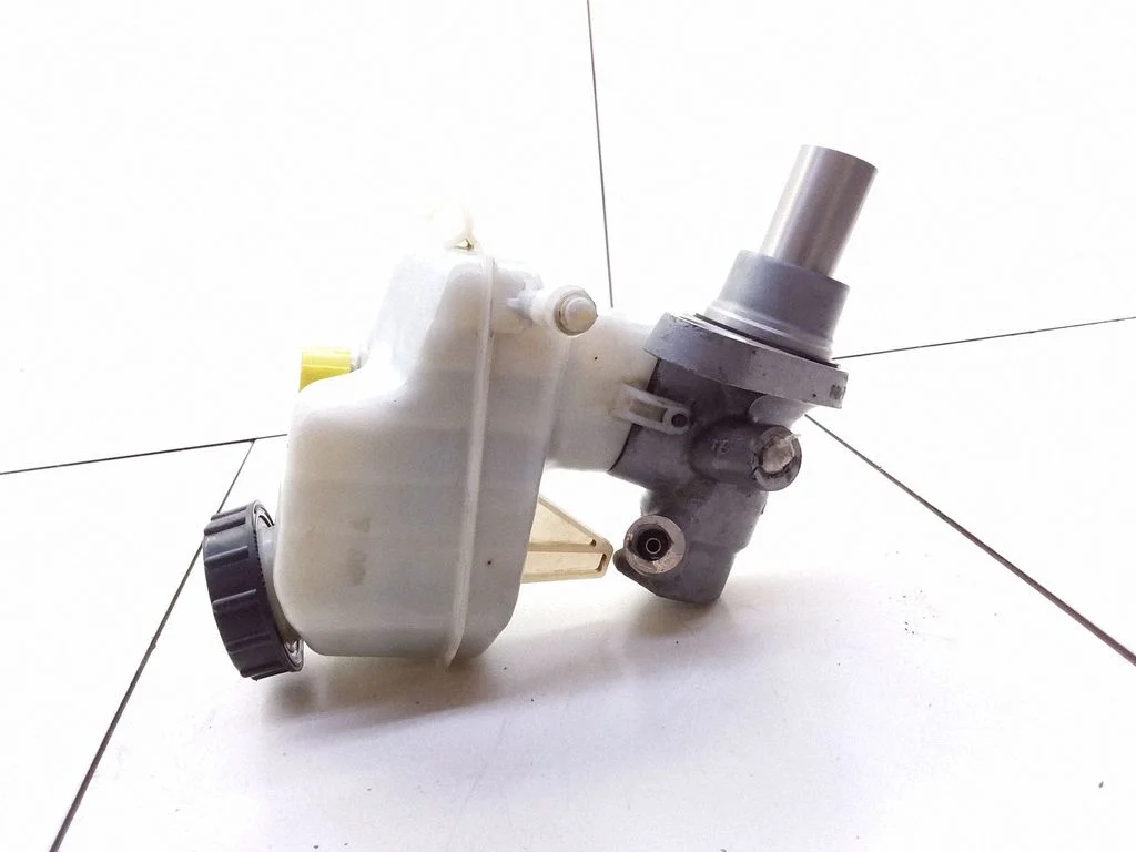 Master brake cylinder 41550110