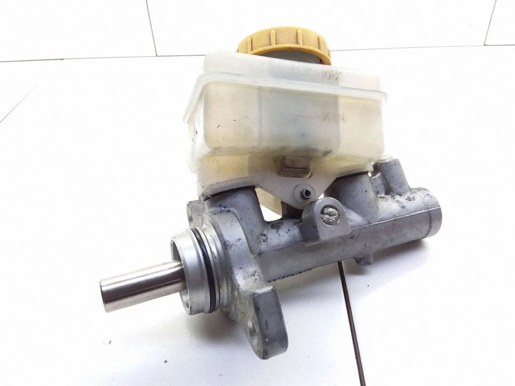 Master brake cylinder – Subaru Legacy (2004-2006)