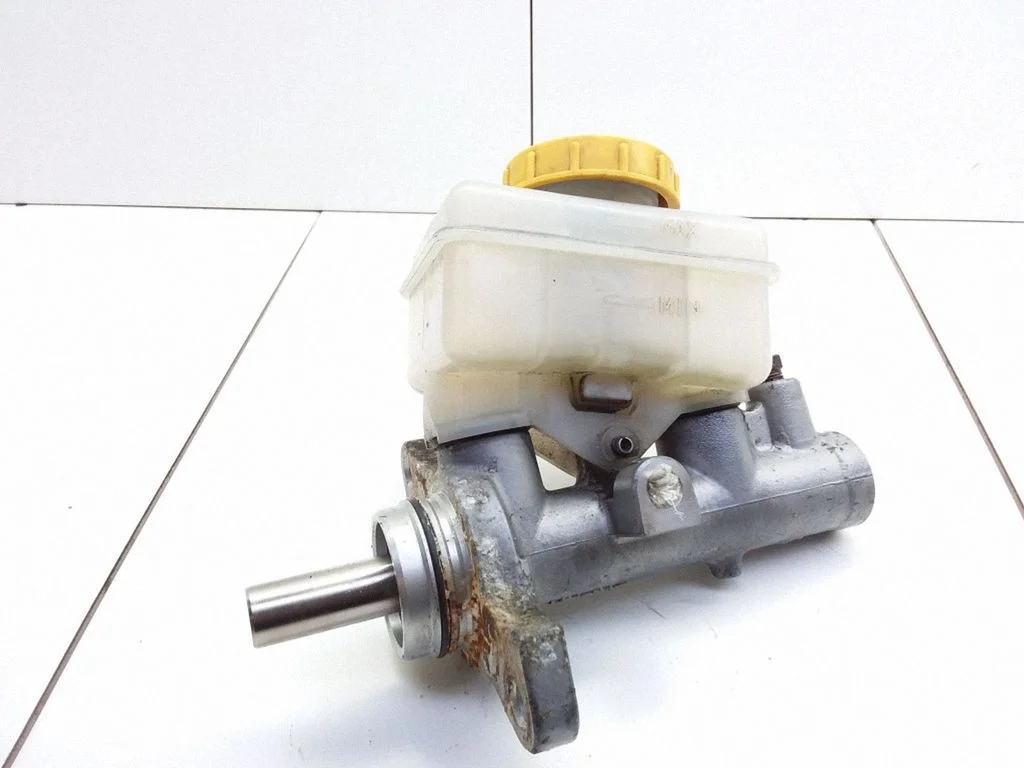 Master brake cylinder – Subaru Legacy (1999-2003)