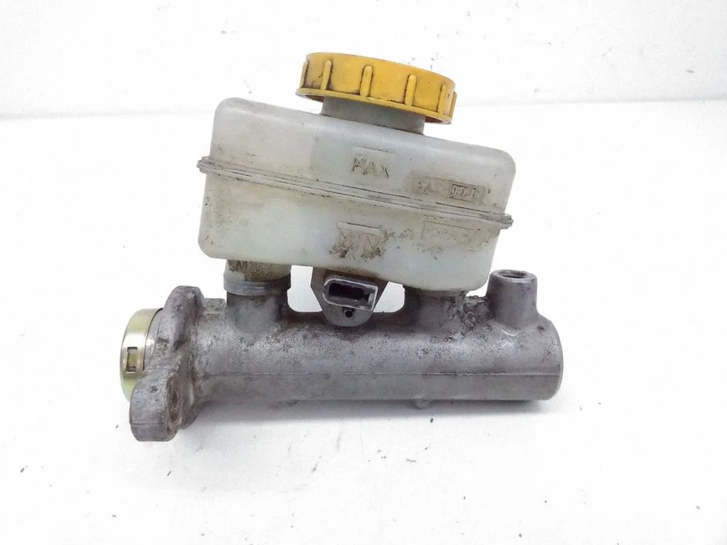 Master brake cylinder – Subaru Legacy (1990-1998)