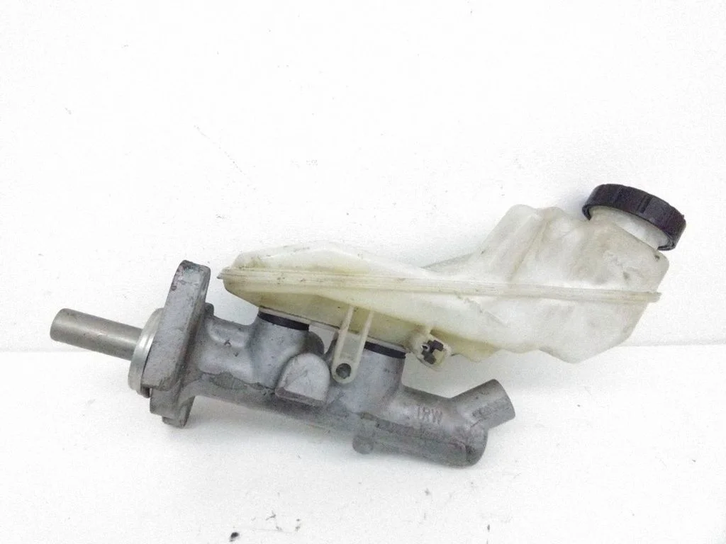 Master brake cylinder – Toyota Matrix (E130) (2001-2008)
