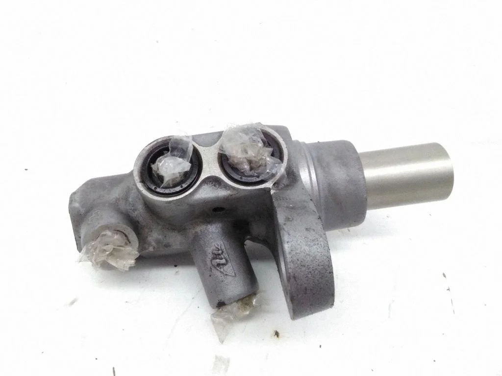 Master brake cylinder 41550110